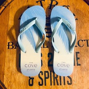 NWT Bahamas The Cove Atlantis Paradise Island Blue Flip Flops